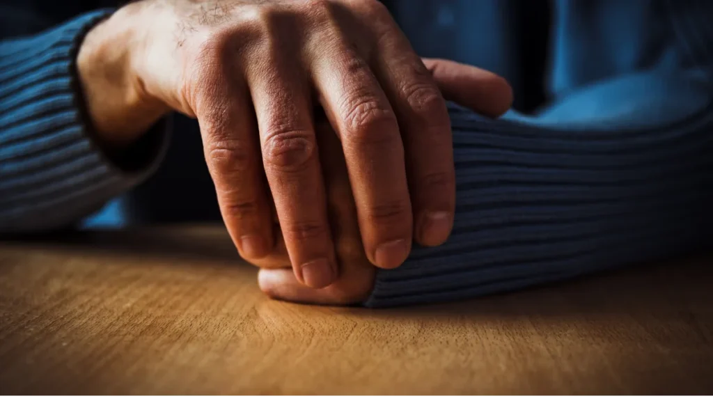 Cold Hands and Feet: Causes, Circulation and What to Watch For
